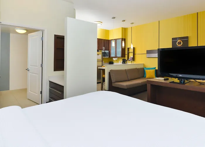 Hotel By Marriott Champaign