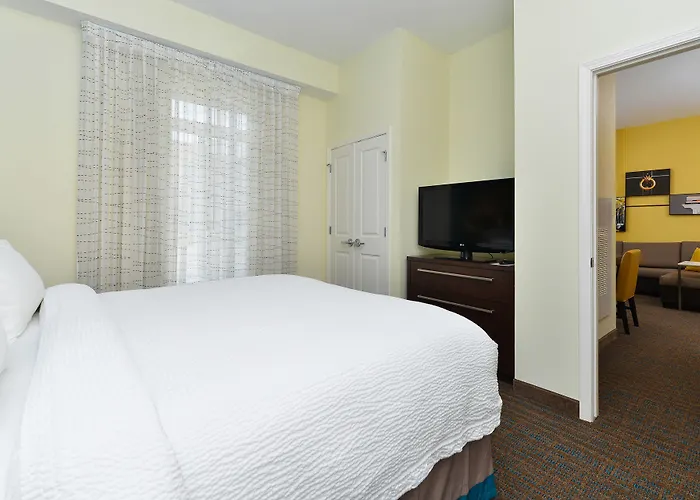By Marriott 3* Champaign