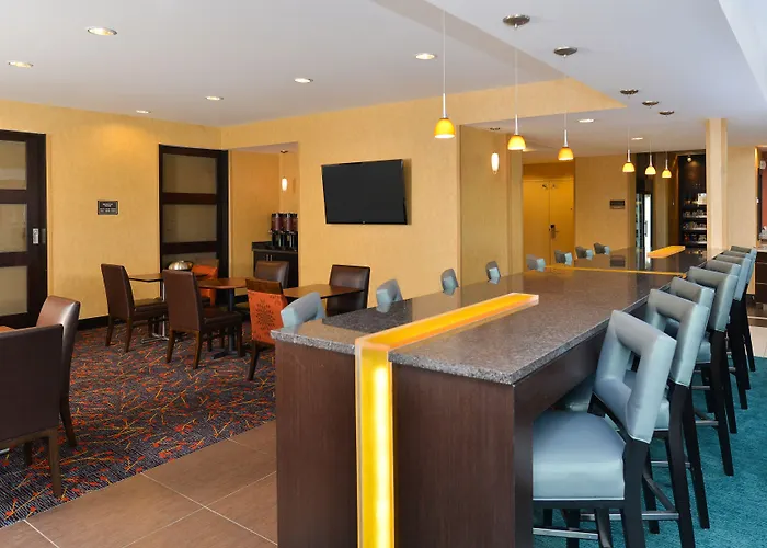 Hotel By Marriott Champaign